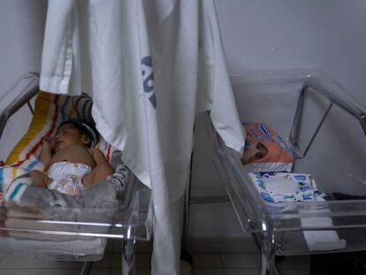 Un bebé en la zona de maternidad de un hospital en la ciudad de Zacatecas, en diciembre de 2021.