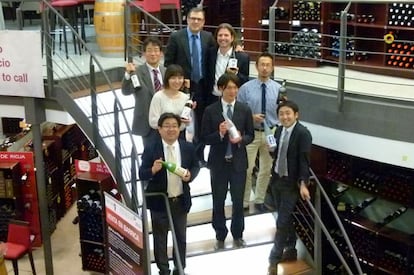 Las ferias de degustación de productos nuevos son habituales. A la última de sake y el whisky japonés, asistieron seis de los mejores productores del sake Ginjo.