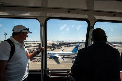 Viajeros en el aeropuerto internacional de Newark (Nueva Jersey), el 24 de mayo.