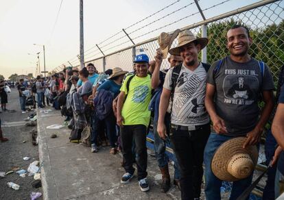 Para Donald Trump, los migrantes de la caravana centroamericana representan una amenaza nacional.