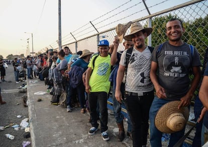 Para Donald Trump, los migrantes de la caravana centroamericana representan una amenaza nacional.