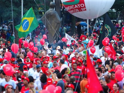 Manifestantes na Sé, em São Paulo.