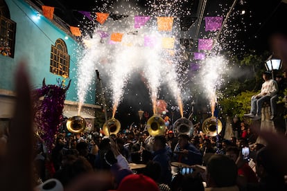 SOLO SE PUEDE USAR PARA EL TEMA DE AMÉRICA FUTURA DE LA MUERTEADA FEMENIL.