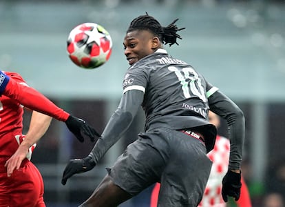 Rafael Leão se las ingenió para desmontar al Girona en San Siro.