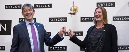 Carlos Buesa y Tamara Maes, presidente y directora científica, respectivamente, de Oryzon Genomics.