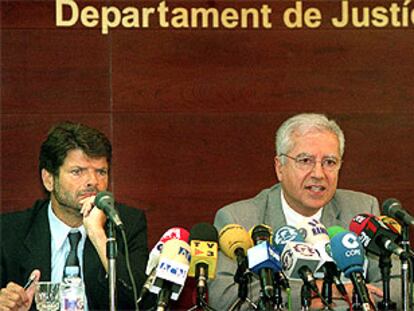 El consejero de Justicia, Josep Maria Vallès, a la derecha, y el secretario de prisiones, Albert Batlle.