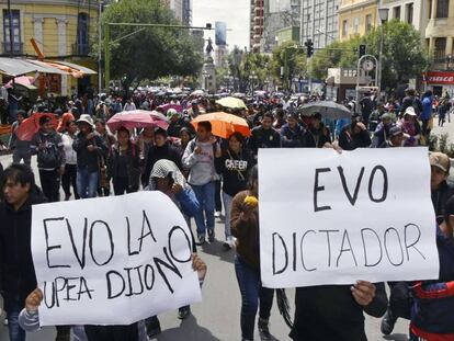 Marcha de estudiantes contra el presidente boliviano en La Paz.