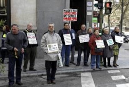 Afectados por las participaciones preferentes de Bankia. EFE/Archivo