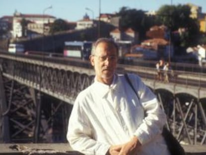 Juan Luis Dalda, na ponte de Eiffel que une Porto e Vila Nova da Gaia. 