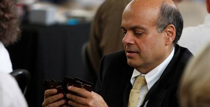 Ajit Jain, uno de los nuevos vicepresidentes de Berkshire Hathaway, jugando al bridge.