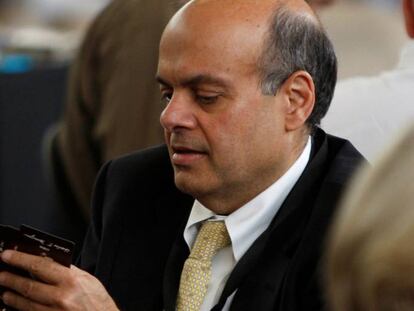 Ajit Jain, uno de los nuevos vicepresidentes de Berkshire Hathaway, jugando al bridge.