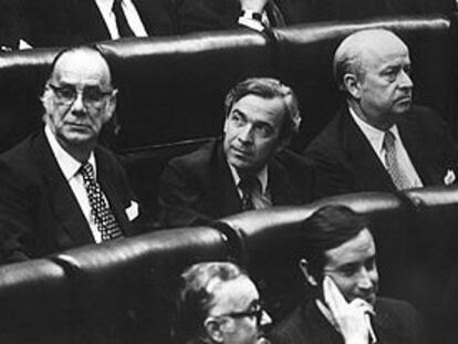 Junto a Camilo José Cela y Jaime García Añoveros, en la apertura de las primeras Cortes democráticas, en julio de 1977.