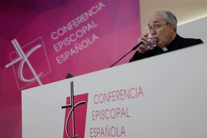 El secretario general de la Conferencia Episcopal, Francisco César García Magán, durante la rueda de prensa posterior a la Asamblea Plenaria