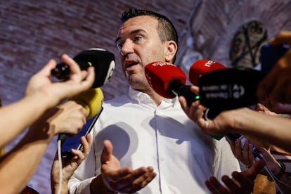 El presidente de la Diputación de Valencia, Vicente Mompó, supervisa este viernes las obras de la Plaza de Toros.