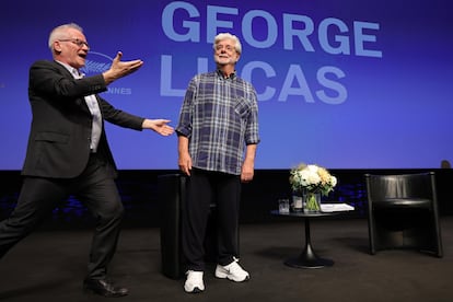 El delegado general del festival de Cannes, Thierry Frémaux (a la izquierda), y George Lucas, este viernes durante su clase magistral.