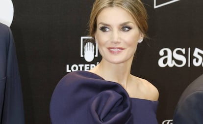 Do&ntilde;a Letizia, vestida de Delpozo, en el 50&ordm; aniversario del diario &#039;As&#039;.