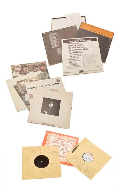 La colección privada de vinilos de Dennis Hopper. Todo un lujo al alcance de muy pocos: los 110 vinilos (entre ellos con artistas como The Beatles, Bob Dylan, Van Morrison, Fleetwood Mac, Leonard Cohen y  Miles Davis) cuesta, agárrate, unos 160.000 euros. A la venta en Moda Operandi.
