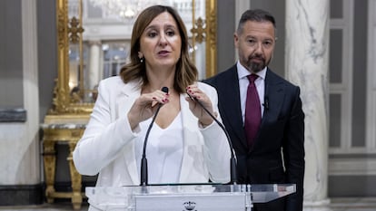 La alcaldesa de Valencia, María José Catalá ,del PP y el segundo teniente, Juan Manuel Badenas, de Vox