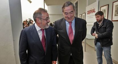 José Vicente González, presidente de la patronal valenciana, a la izquierda, ayer junto a Juan Rosell, presidente de CEOE.