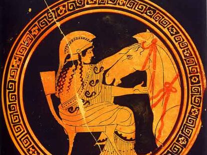 Atenea, diosa de la inteligencia, ayuda a construir a Ulises el Caballo de Troya, que pondrá fin a la guerra.