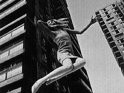 <i>Altos vuelos,</i> imagen de Jill Kennington, tomada por John Cowan en 1966.