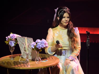 Lana Del Rey en concert a L'Olympia el juliol del 2023.