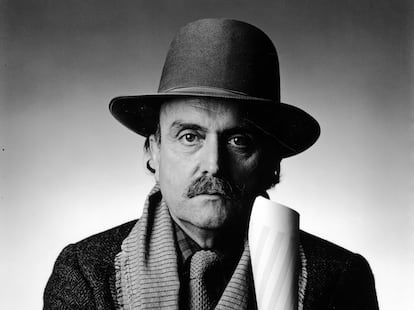 El compositor Alvin Lucier en 1986.