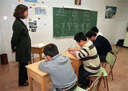 Clases especiales para hijos de inmigrantes en un colegio de Madrid.