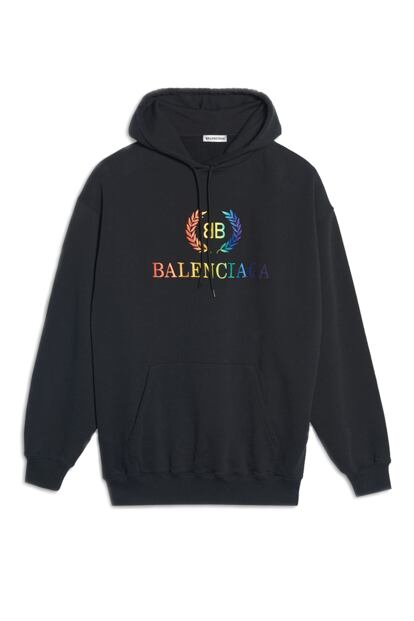 Sudadera de Balenciaga (695 €).