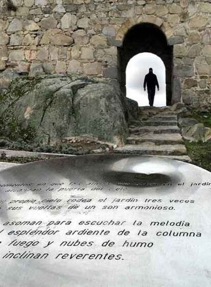 Una inscripción recuerda a Mosé de León en el jardín dedicado a este sabio hebreo junto a la puerta de Malaventura de Ávila.