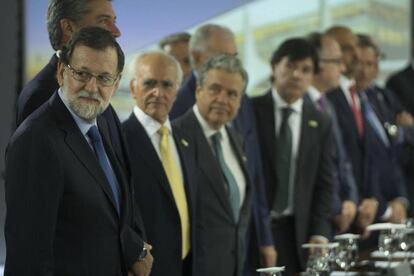 Mariano Rajoy com a equipe do governo Temer