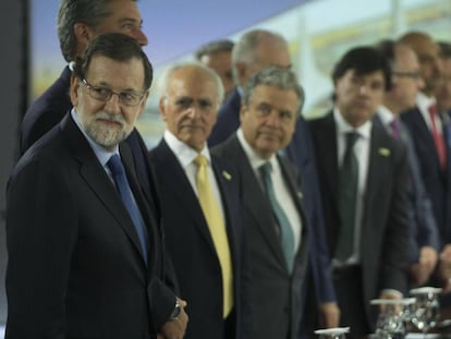 Mariano Rajoy com a equipe do governo Temer