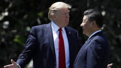 Donald Trump, presidente de Estados Unidos, junto a Xi Jinping. presidente chino, en una foto de archivo.