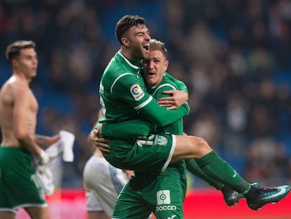 Diego Rico y Ra&uacute;l Garc&iacute;a celebran el pase.