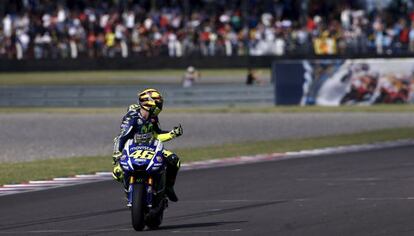 Rossi celebra su triunfo en Argentina.
