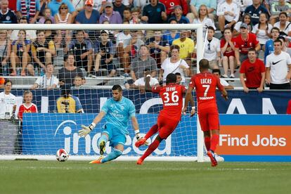 Ikone marca el primer gol del París Saint-Germain ante el Real Madrid.