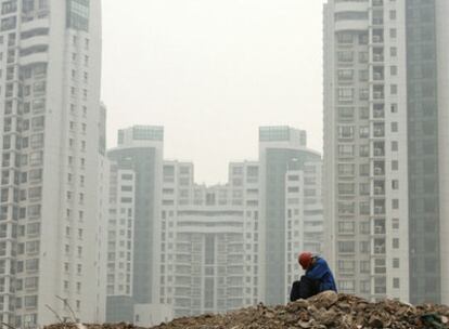 Un obrero de la construcción en la ciudad de Shanghai.