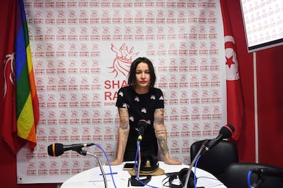 La activista tunecina Amina Sboui, presentadora de &quot;Radio Shams&quot; en T&uacute;nez. 