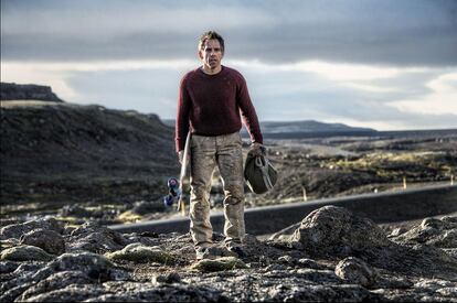 En 'La vida secreta de Walter Mitty' (2013), Ben Stiller se planta solo en Islandia (y, por lo que se aprecia en esta imagen promocional, poco abrigado para la ocasión).