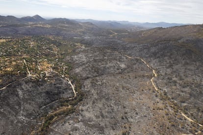 El fuego destruyó amplias laderas entre Valdemaqueda y Robledo de Chavela.