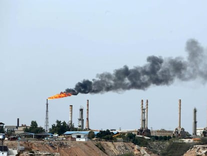 Una plataforma petrolífera en la isla de Jark (Irán).