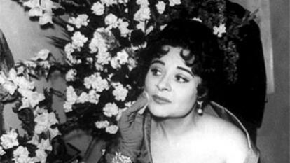 Victoria de los Ángeles durante el estreno de <i>La Atlántida</i>, de Manuel de Falla en 1961.