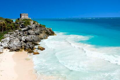 Tulum (México)

Ruinas mayas y playas paradisíacas se dan la mano en esta antigua ciudad amurallada del sureste mexicano. Este destino ofrece una gran variedad de posibilidades, desde disfrutar en plena naturaleza de la Reserva de la Biosfera de Sian Ka'an a realizar planes de aventura en sus cenotes.