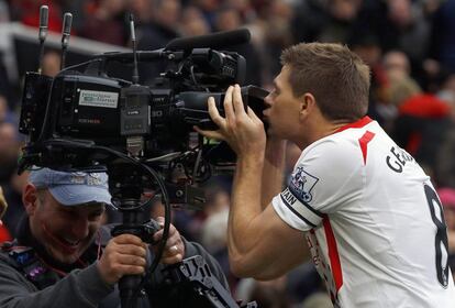 Gerrard celebra uno de sus goles