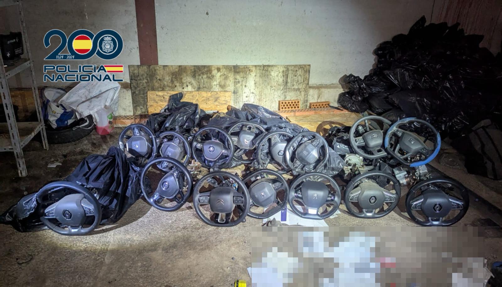 El millonario negocio de robar coches para vender sus volantes y motores