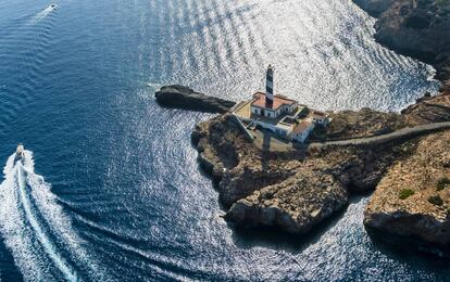 Vista aérea del faro isabelino de Cala Figuera, en la isla de Mallorca.