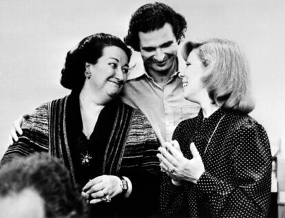 Montserrat Caballé, amb el director d'orquestra francès Alain Lombard i la soprano italiana Mirella Freni en el Palau de la Música d'Estrasburg (França), el 1977.