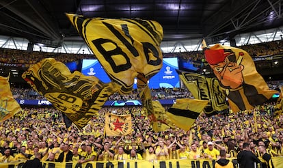 Aficionados del Borussia Dortmund antes del comienzo de la final de Champions.