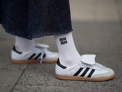 Zapatillas blancas ofertas abril 26 portada
