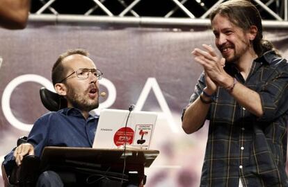 El secretario general de Podemos, Pablo Iglesias, y Pablo Echenique, hoy en Zaragoza.